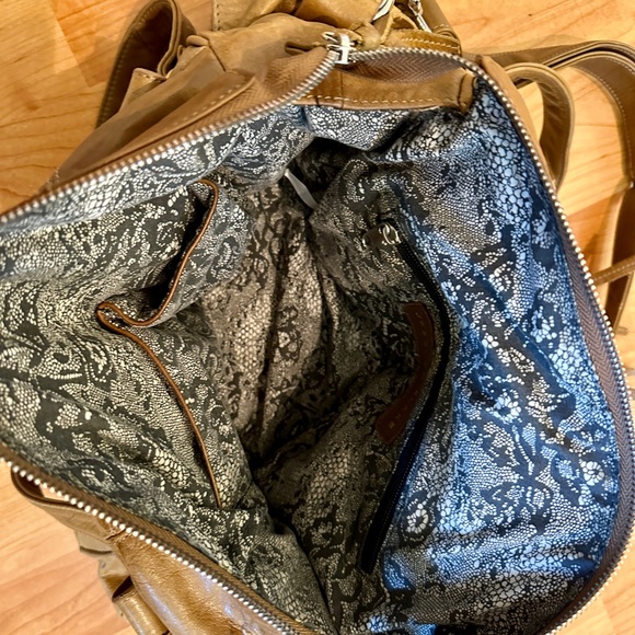 Jesslyn Blake Leather Weekend Bag - Picture 8 of 12